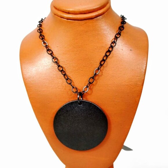 Bold Nordstrom Gunmetal Tone Heavy 2" Round Disc Pendant Necklace JW1537 - Picture 3 of 5